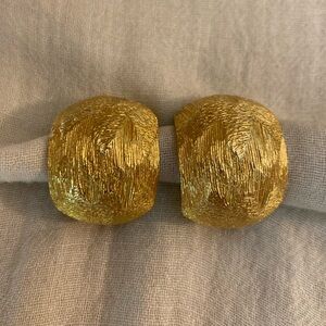 Textured‎ Gold Plated Vintage Hoop Huggie Clip on Earrings